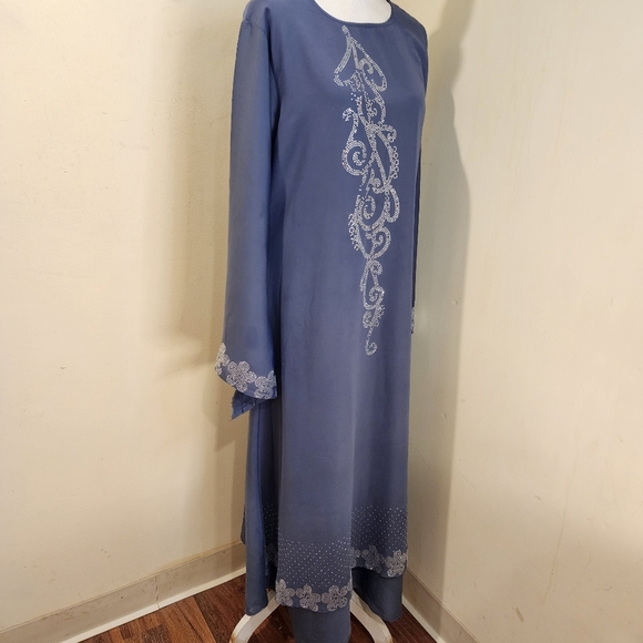 Elegant Blue Kaftan with Silver Embroidery Fits LARGE - Picture 12 of 12